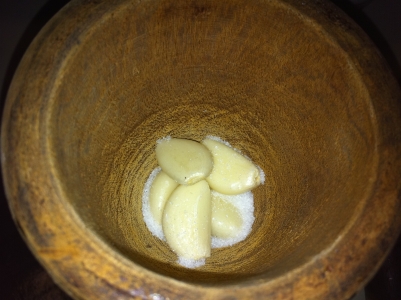 garlic and salt in pilon